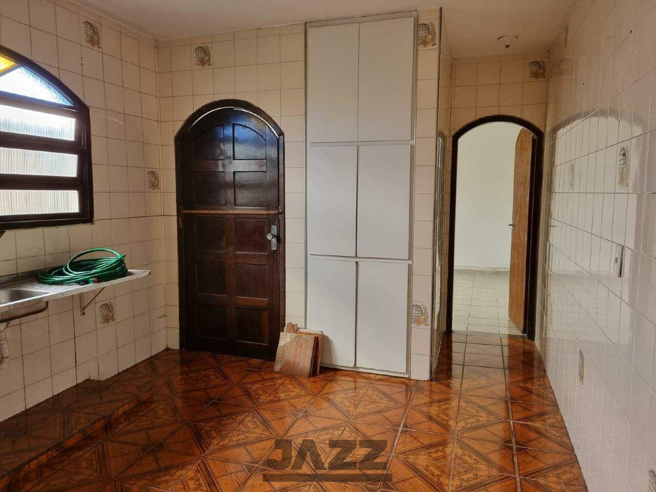 Casa à venda com 2 quartos, 126m² - Foto 2