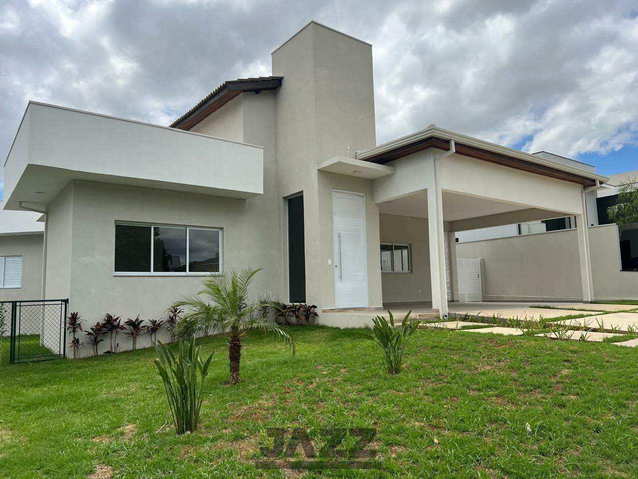 Casa de Condomínio à venda com 4 quartos, 300m² - Foto 1