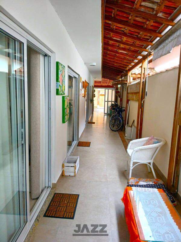 Casa à venda com 4 quartos, 180m² - Foto 3