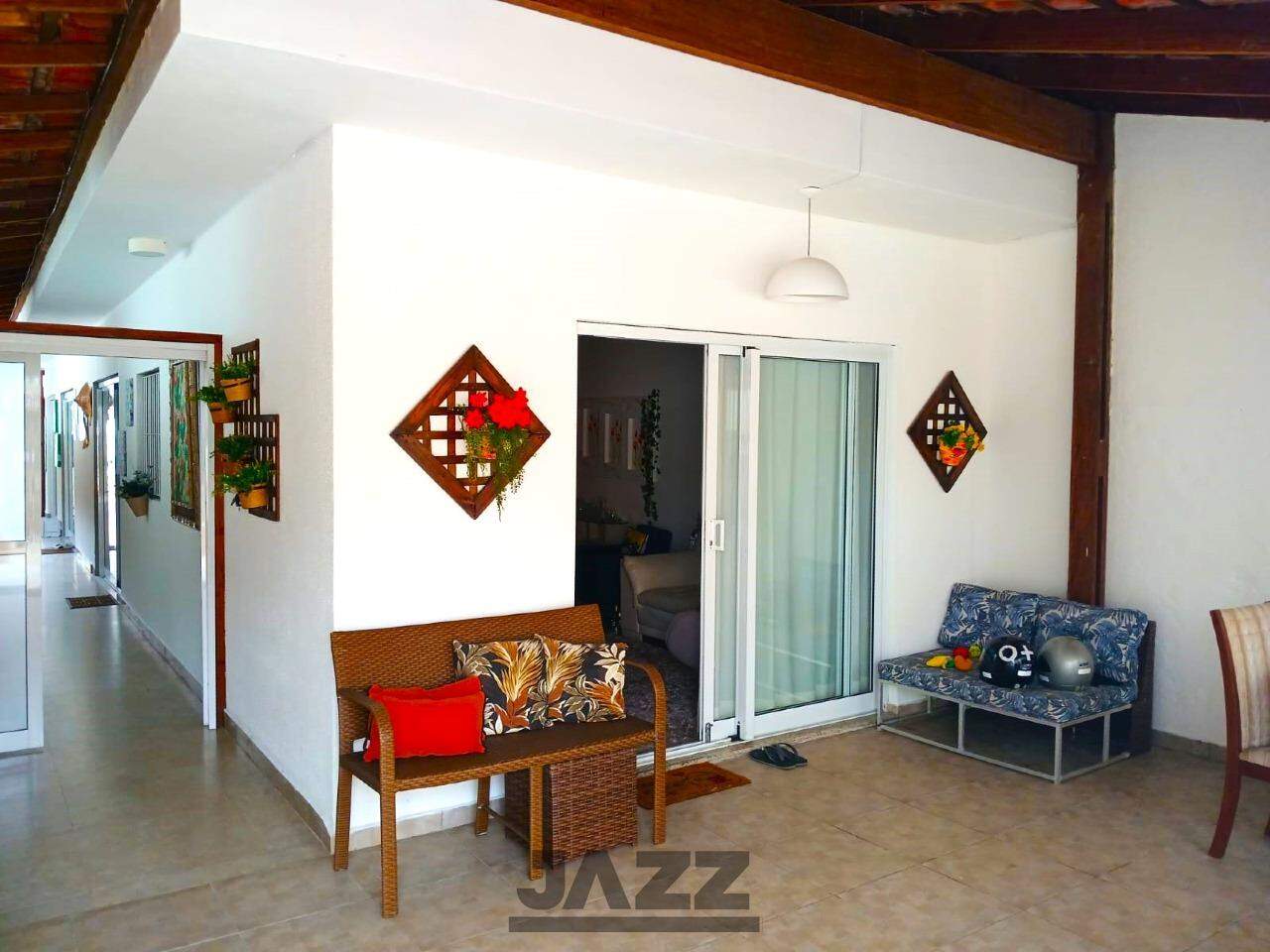 Casa à venda com 4 quartos, 180m² - Foto 1