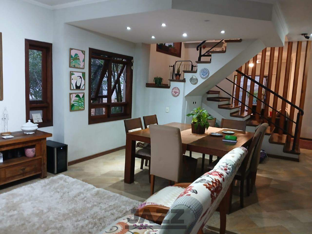 Casa de Condomínio à venda com 3 quartos, 290m² - Foto 1