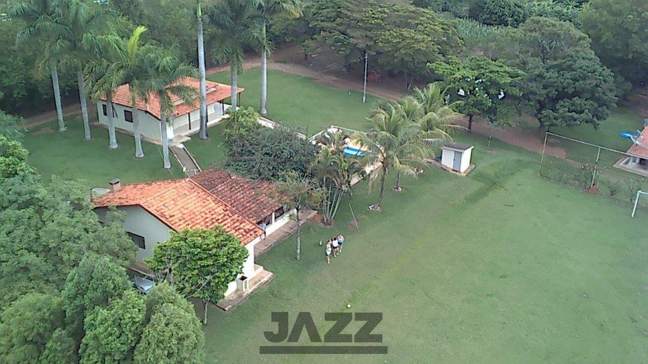 Fazenda à venda com 4 quartos, 120m² - Foto 1