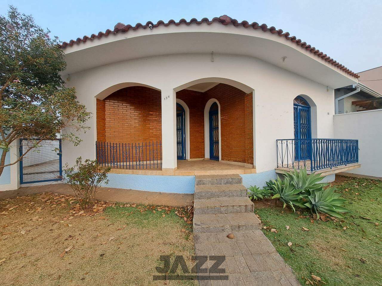 Casa para alugar com 3 quartos, 151m² - Foto 1