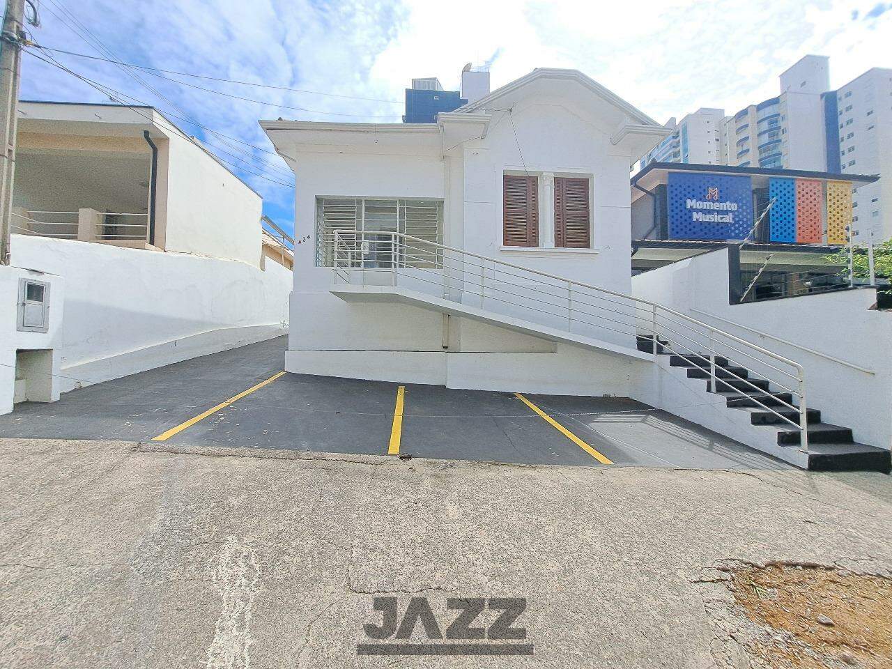 Casa para alugar com 3 quartos, 150m² - Foto 1