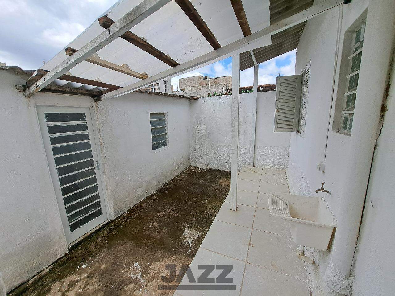 Casa para alugar com 2 quartos, 150m² - Foto 11