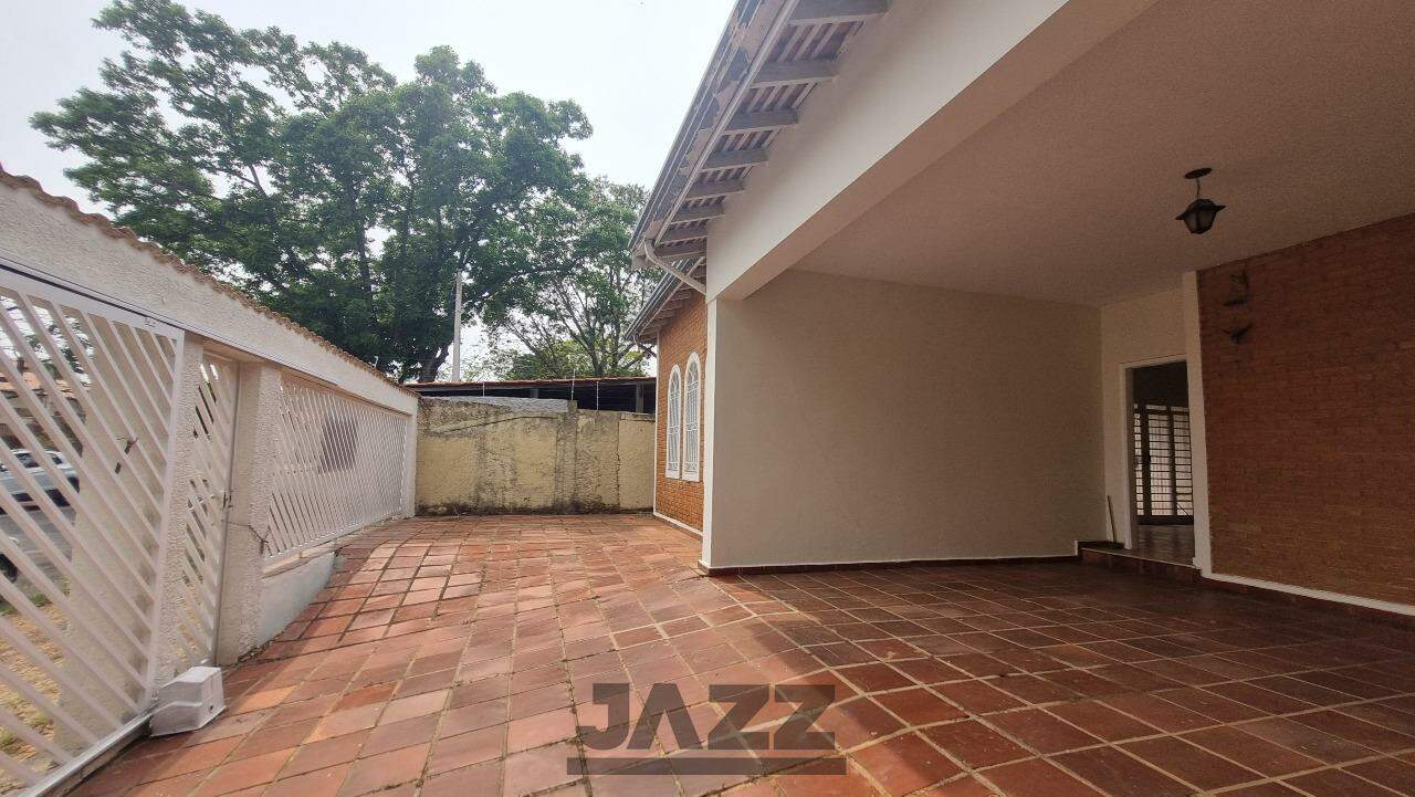 Casa à venda com 3 quartos, 239m² - Foto 3