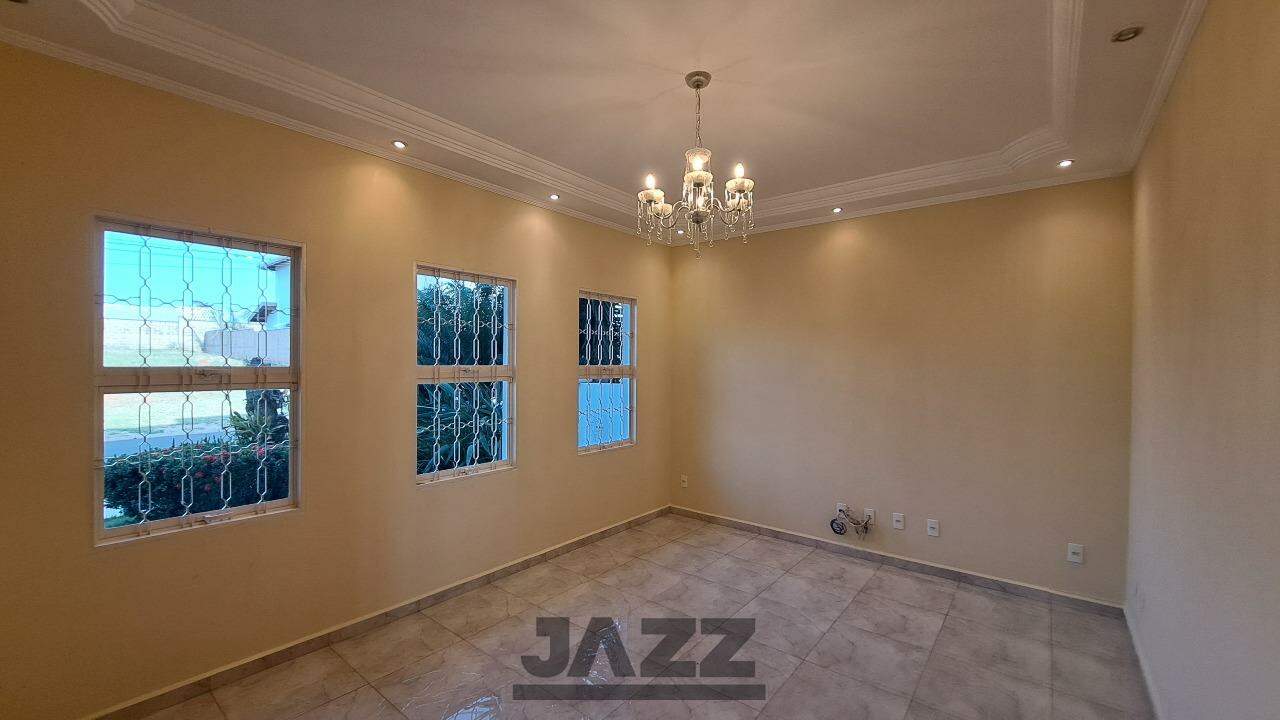 Casa de Condomínio para alugar com 4 quartos, 250m² - Foto 2