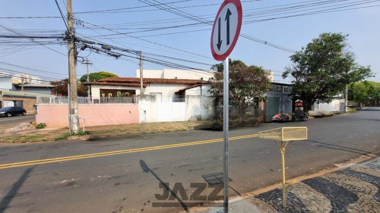 Casa à venda com 3 quartos, 226m² - Foto 2