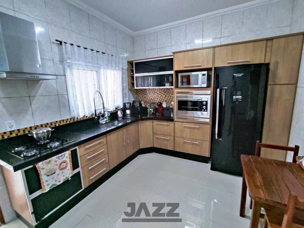 Casa à venda com 3 quartos, 210m² - Foto 8