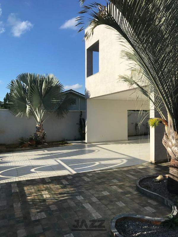 Casa à venda com 5 quartos, 450m² - Foto 1