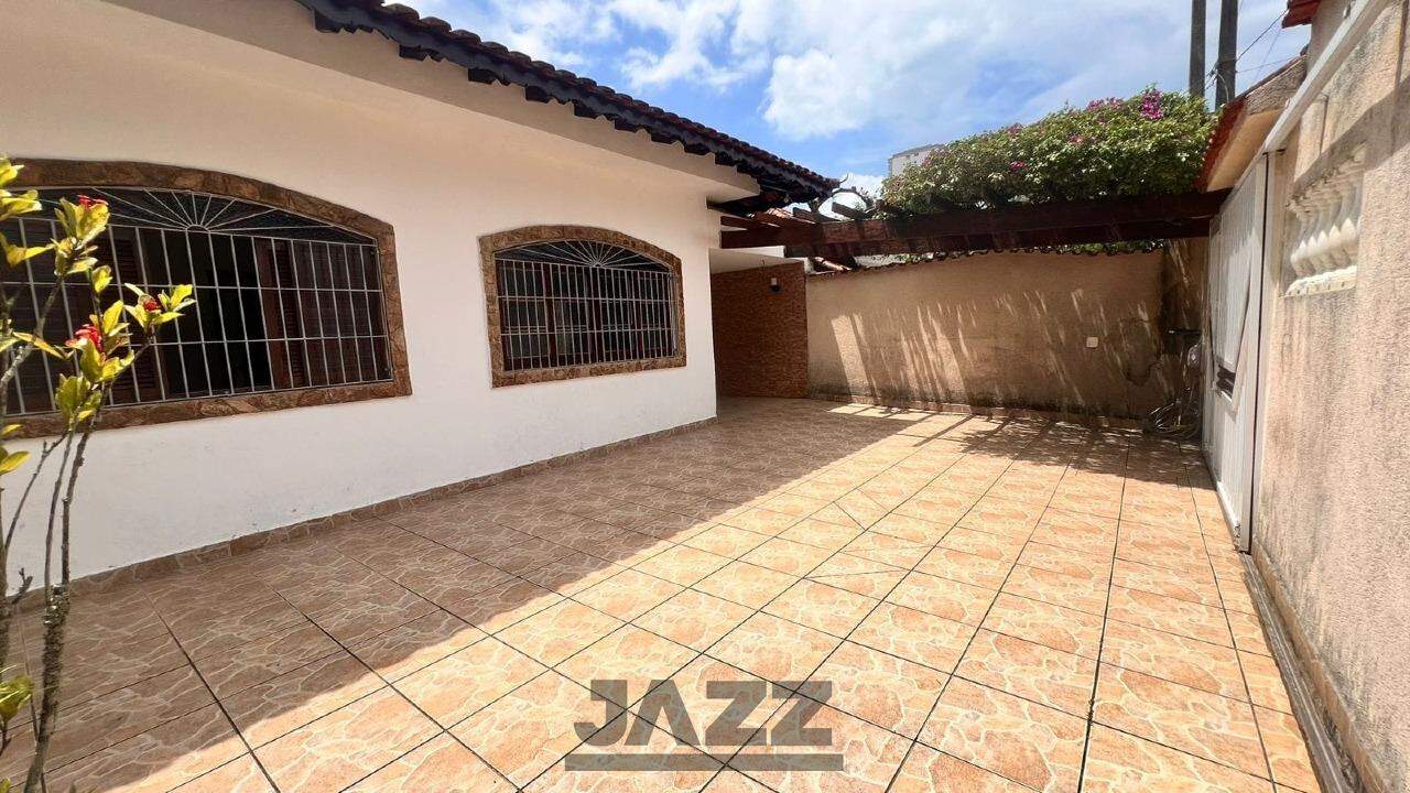 Casa à venda com 3 quartos, 252m² - Foto 4