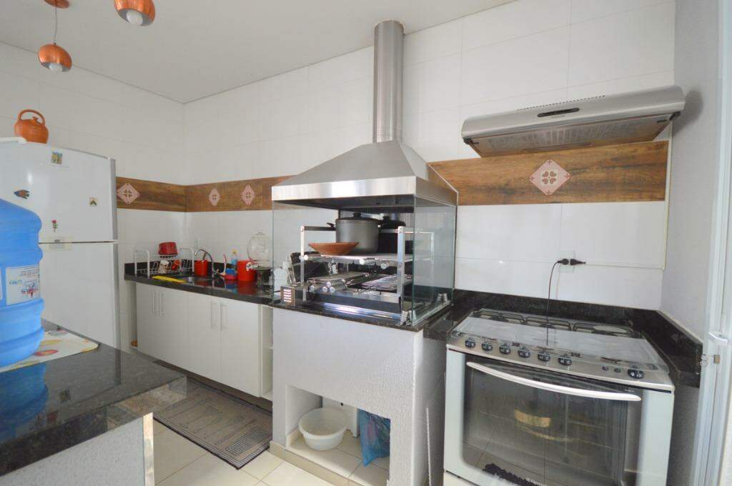 Casa de Condomínio para alugar com 3 quartos, 300m² - Foto 12