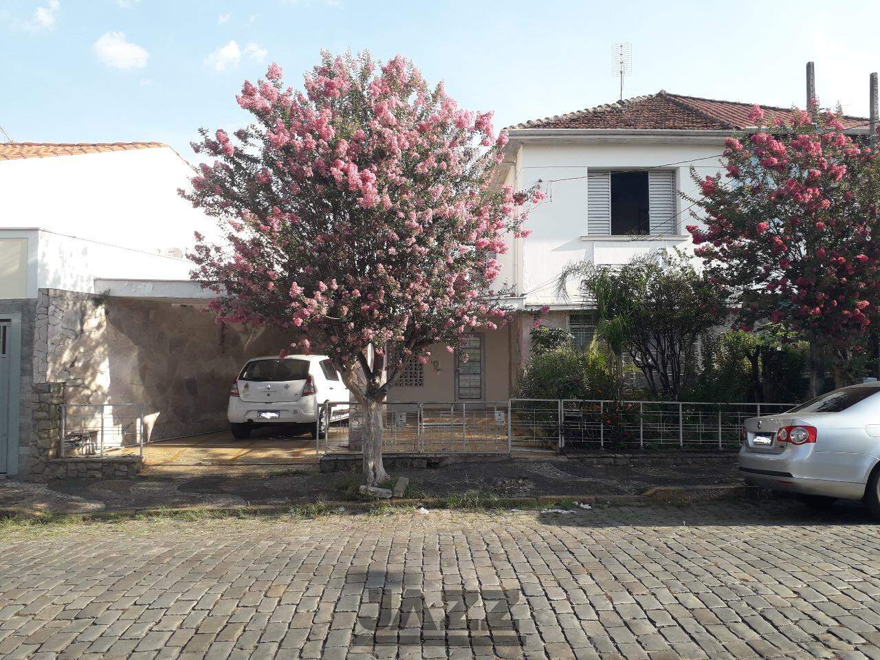 Casa à venda com 3 quartos, 200m² - Foto 1