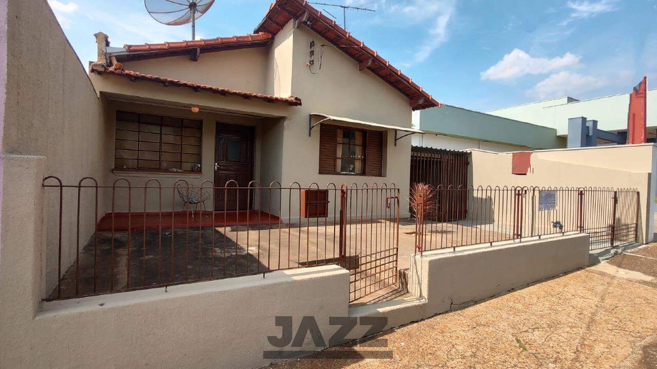 Casa à venda com 3 quartos, 142m² - Foto 1