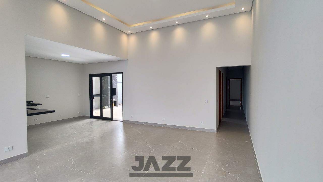 Casa à venda com 3 quartos, 157m² - Foto 1