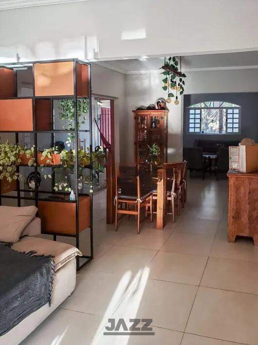 Casa de Condomínio à venda com 4 quartos, 229m² - Foto 1