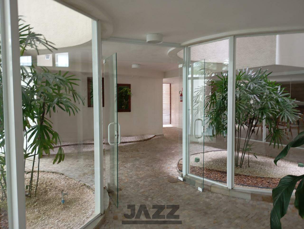 Apartamento à venda com 3 quartos, 151m² - Foto 2