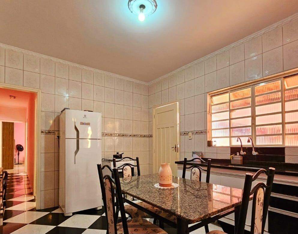 Casa à venda com 2 quartos, 80m² - Foto 7