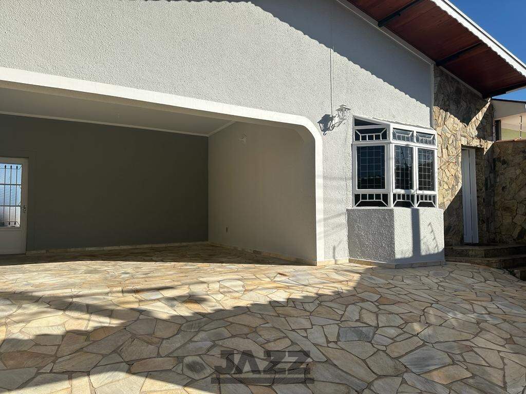 Casa à venda com 3 quartos, 300m² - Foto 4