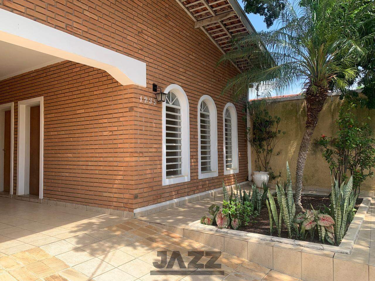 Casa à venda com 3 quartos, 194m² - Foto 1