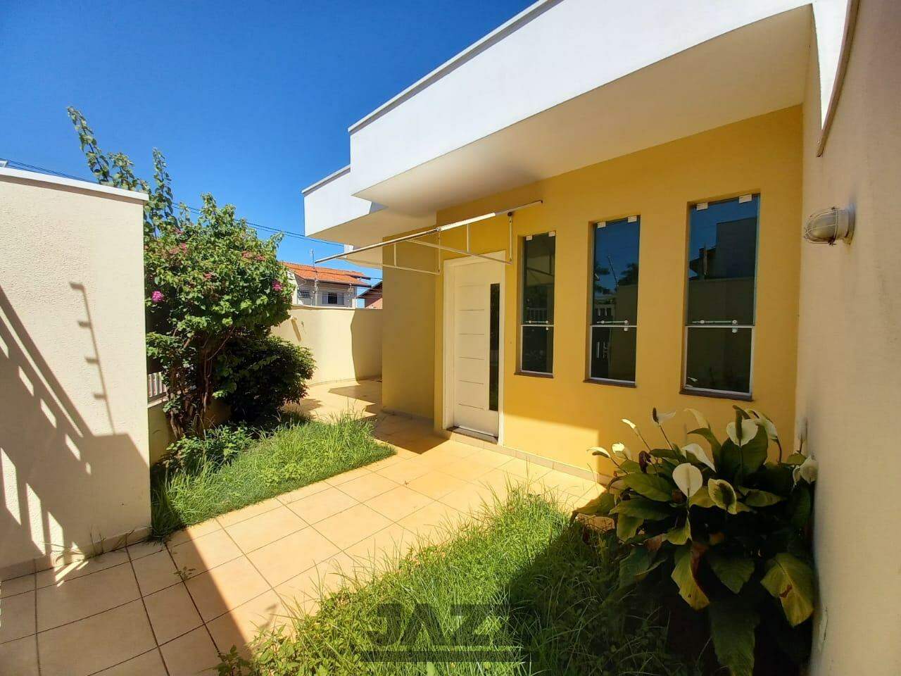 Casa à venda com 3 quartos, 130m² - Foto 1