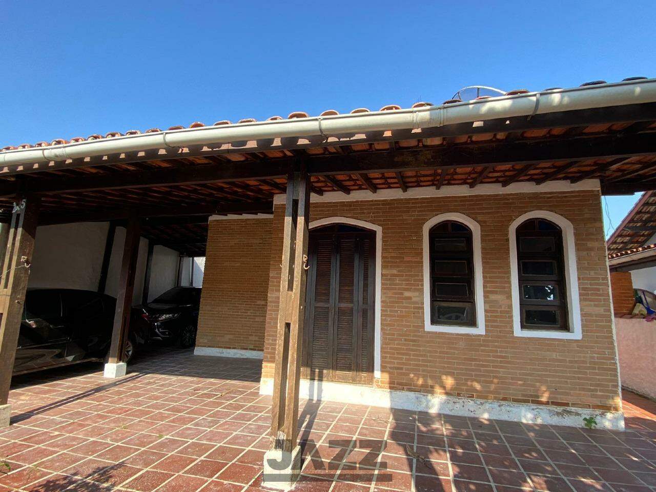 Casa à venda com 3 quartos, 250m² - Foto 1