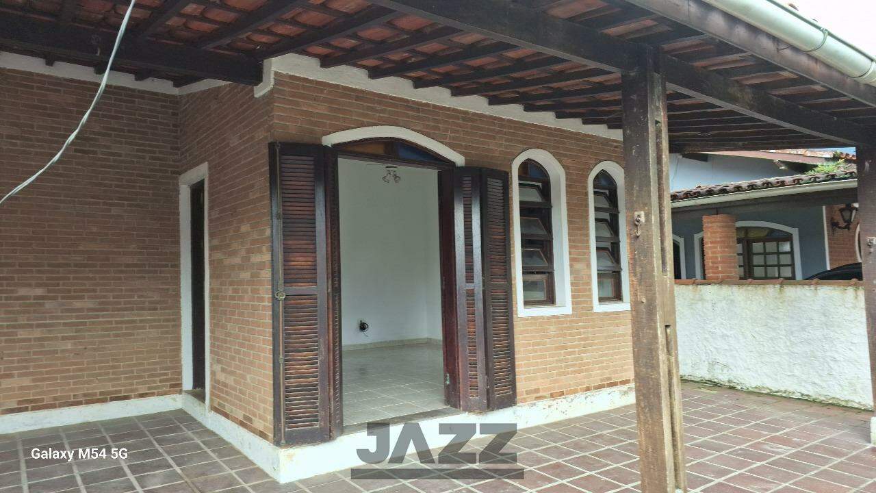 Casa à venda com 3 quartos, 250m² - Foto 2