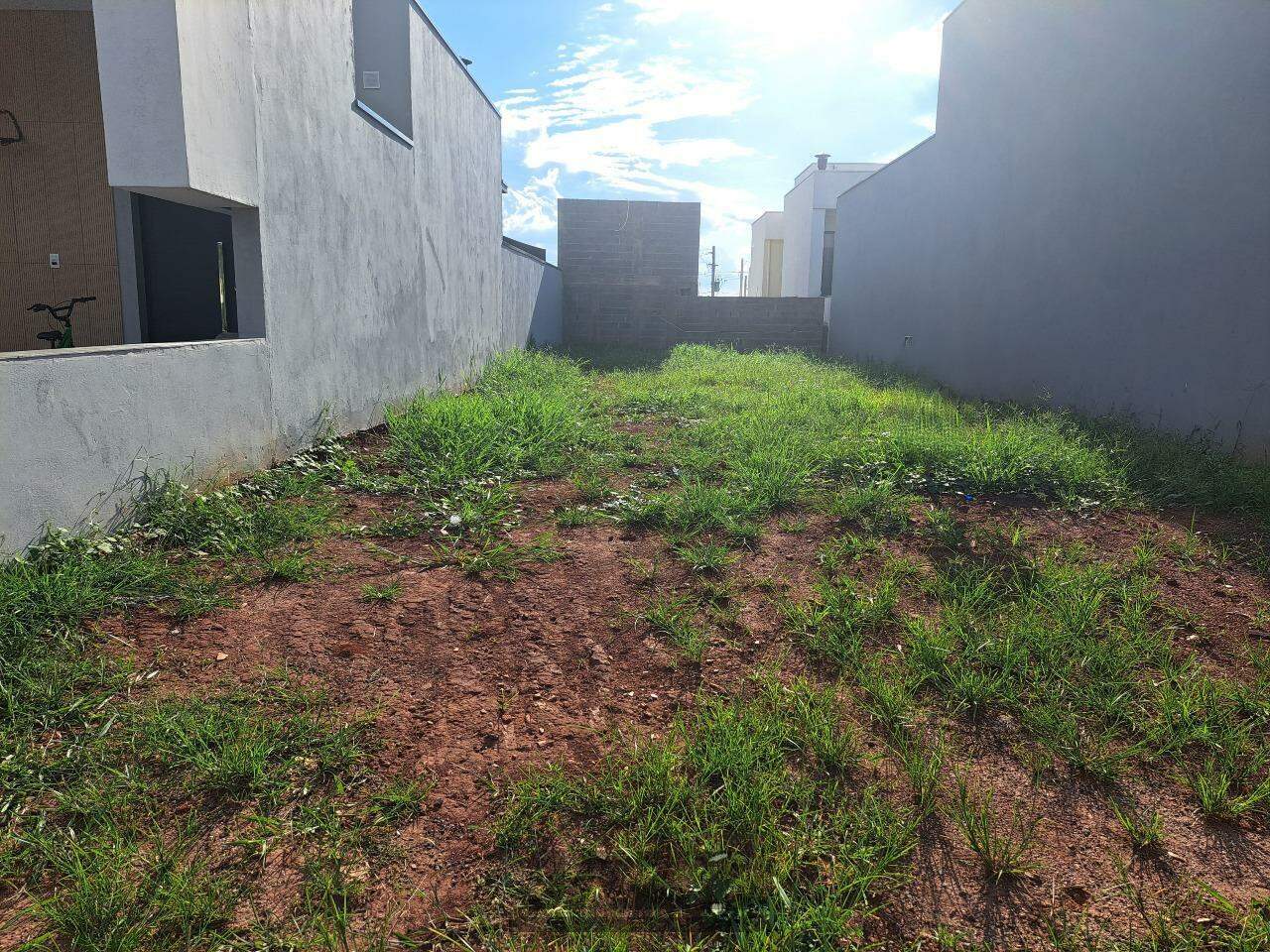 Terreno à venda, 200m² - Foto 1