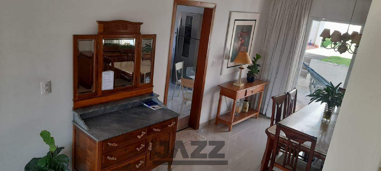 Casa de Condomínio à venda com 3 quartos, 235m² - Foto 2