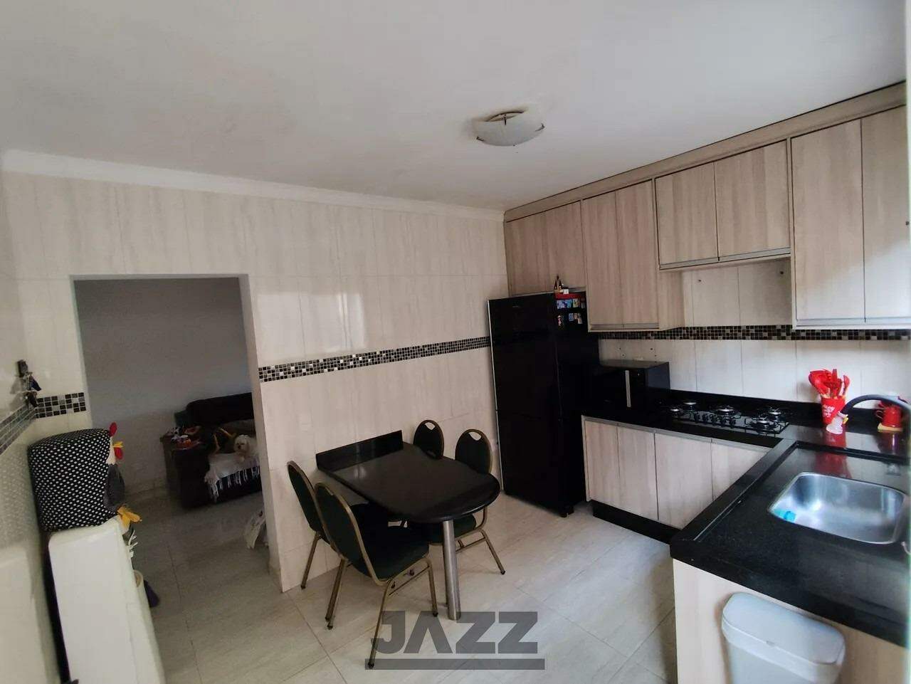 Casa à venda com 5 quartos, 200m² - Foto 4