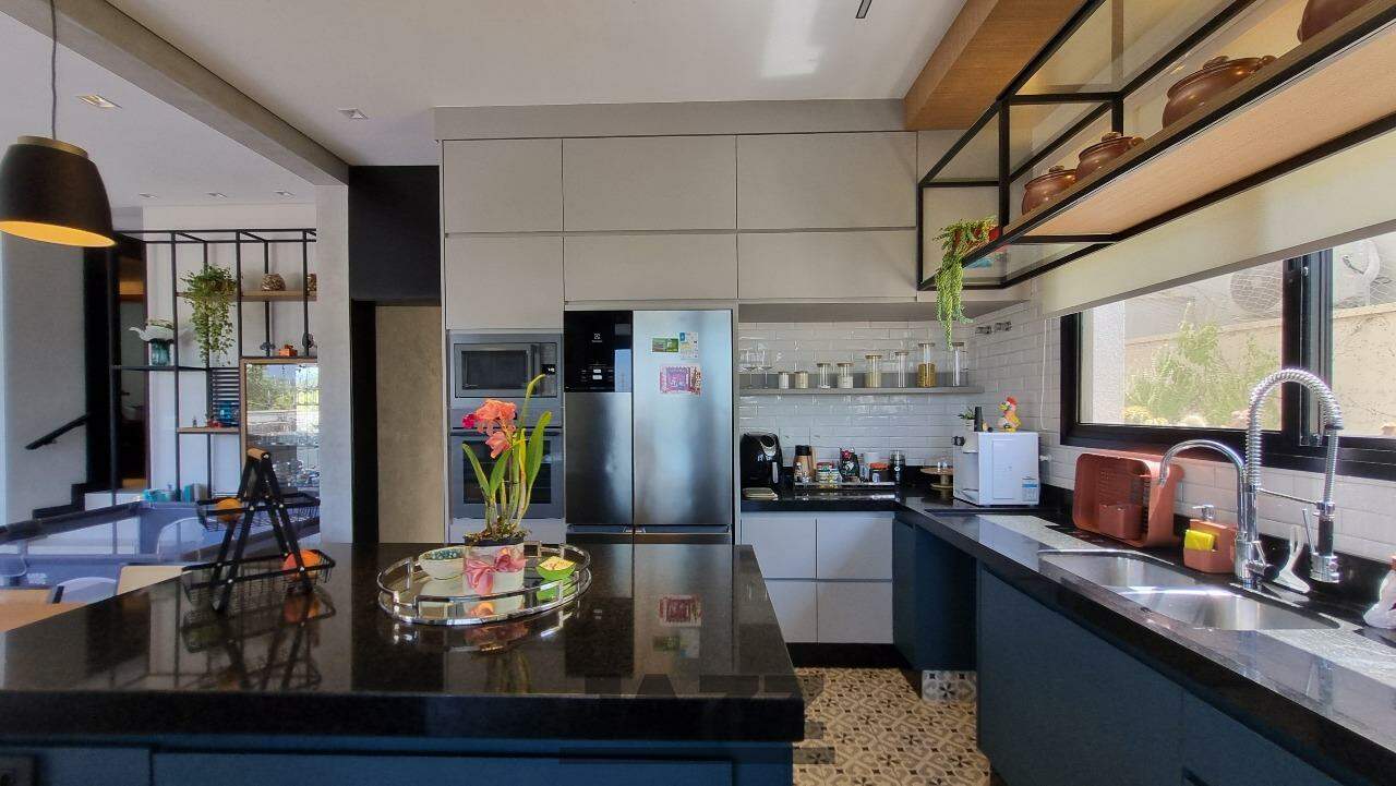 Casa de Condomínio à venda com 4 quartos, 330m² - Foto 13