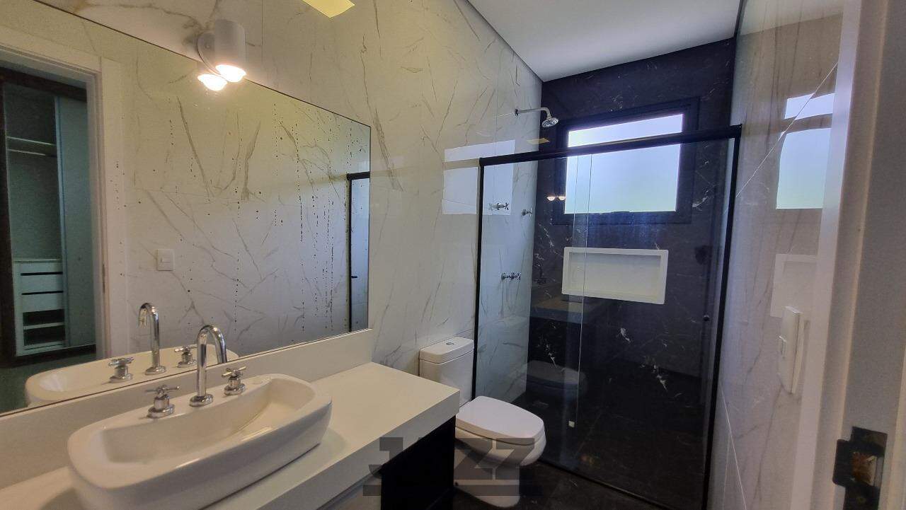 Casa de Condomínio para alugar com 4 quartos, 320m² - Foto 33