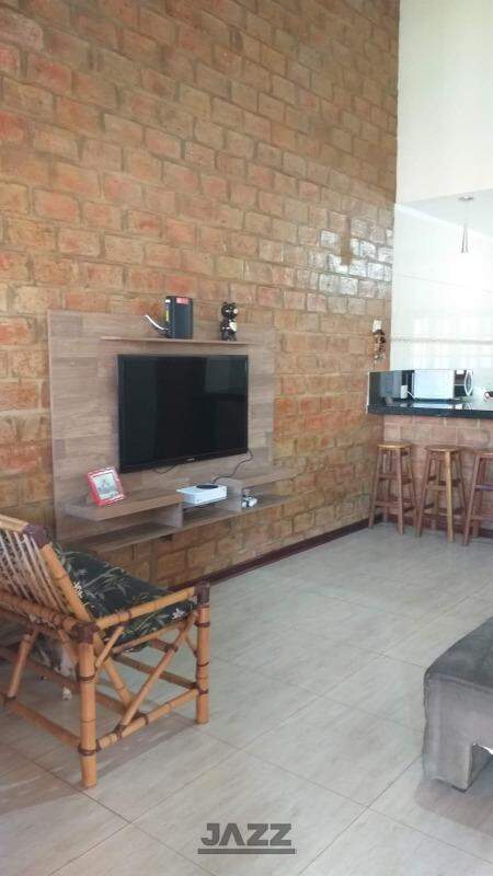 Casa à venda com 3 quartos, 200m² - Foto 1