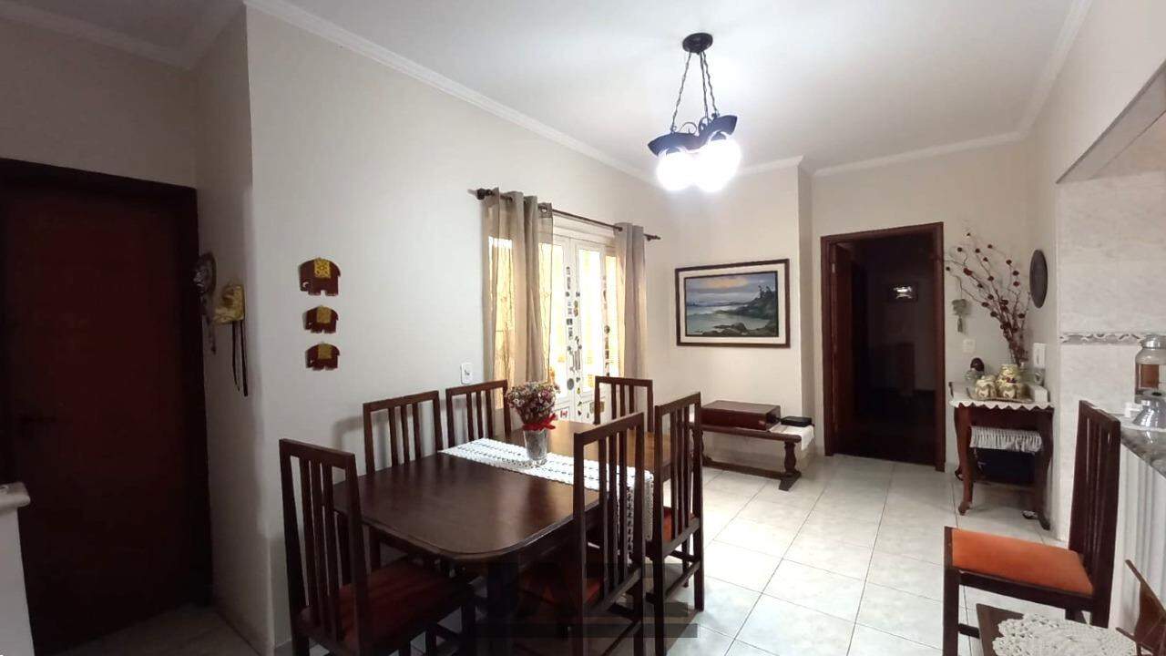 Casa à venda com 3 quartos, 138m² - Foto 4