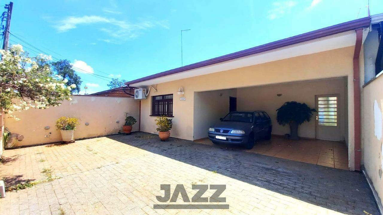 Casa à venda com 3 quartos, 138m² - Foto 1