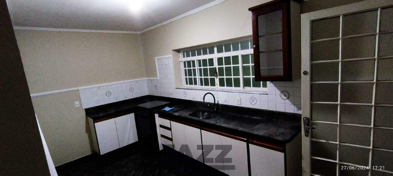 Casa à venda com 3 quartos, 212m² - Foto 9