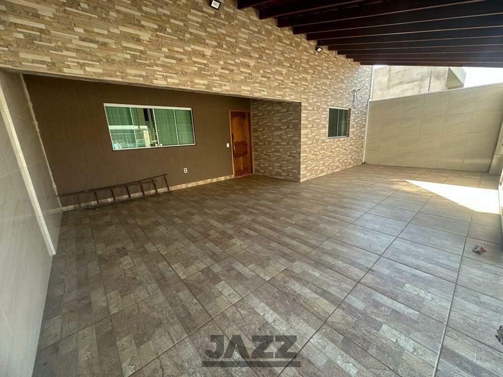 Casa à venda com 3 quartos, 210m² - Foto 2