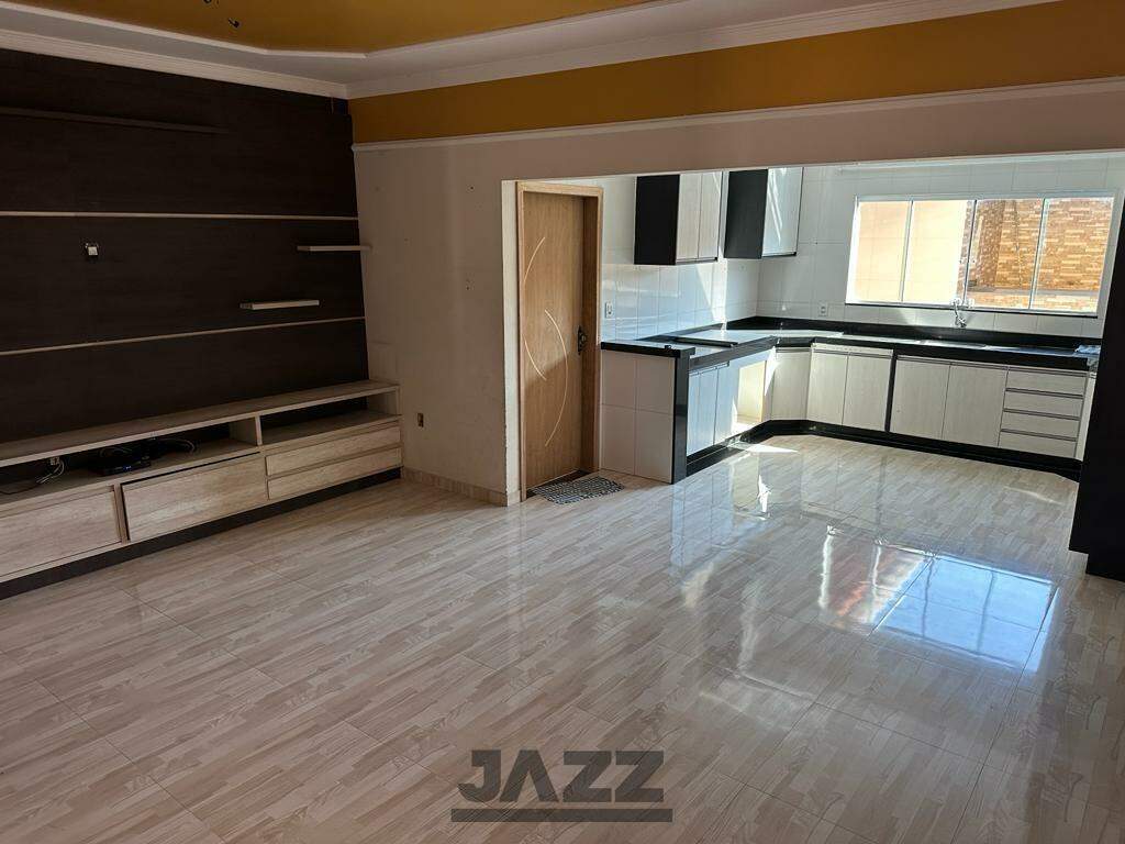 Casa à venda com 3 quartos, 210m² - Foto 1