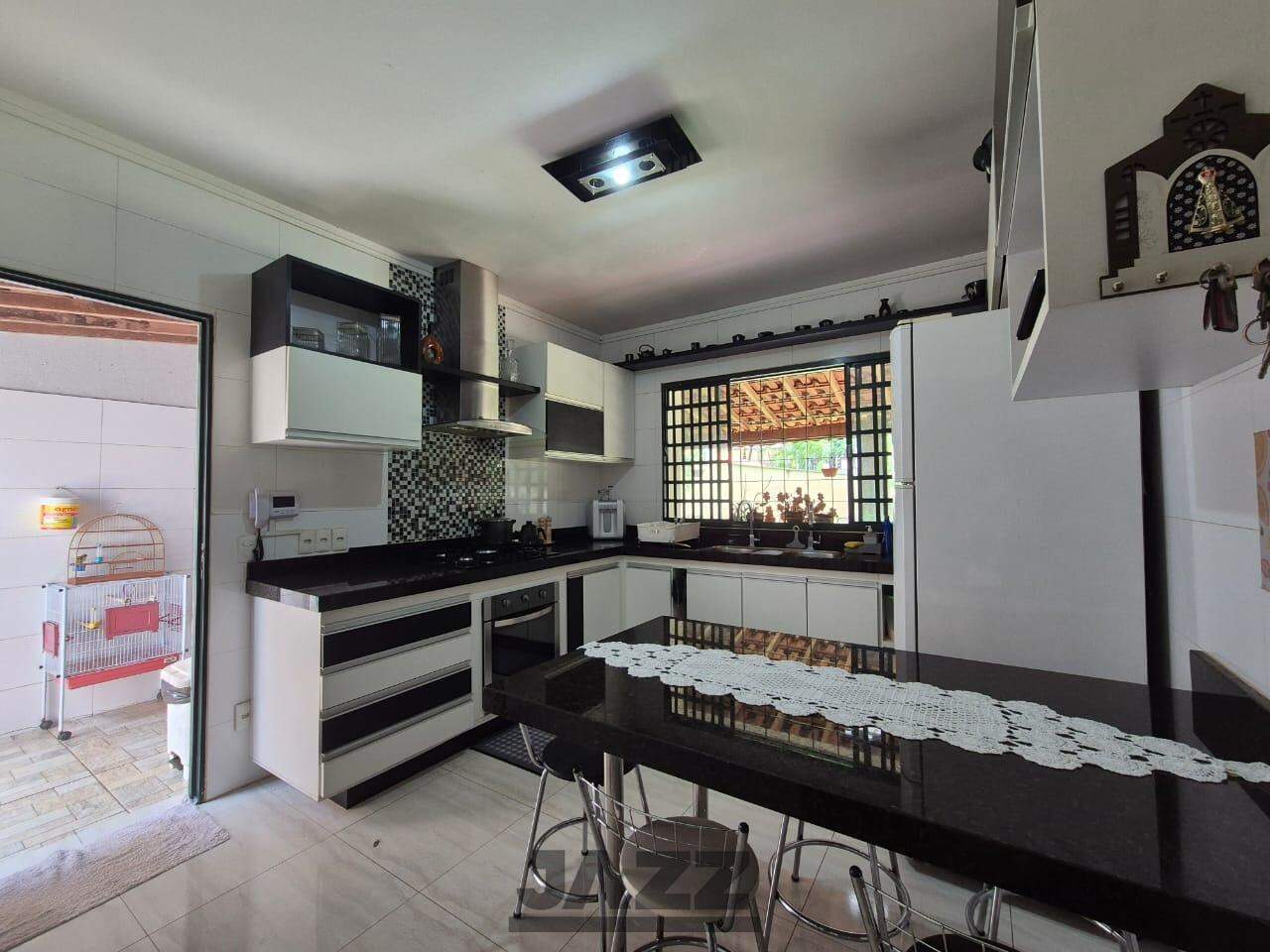 Chácara à venda com 5 quartos, 264m² - Foto 2