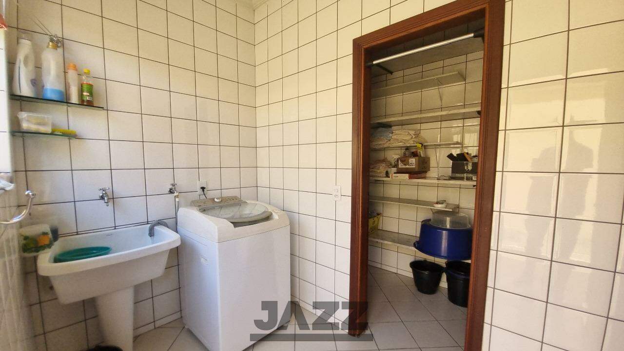 Casa para alugar com 4 quartos, 358m² - Foto 31