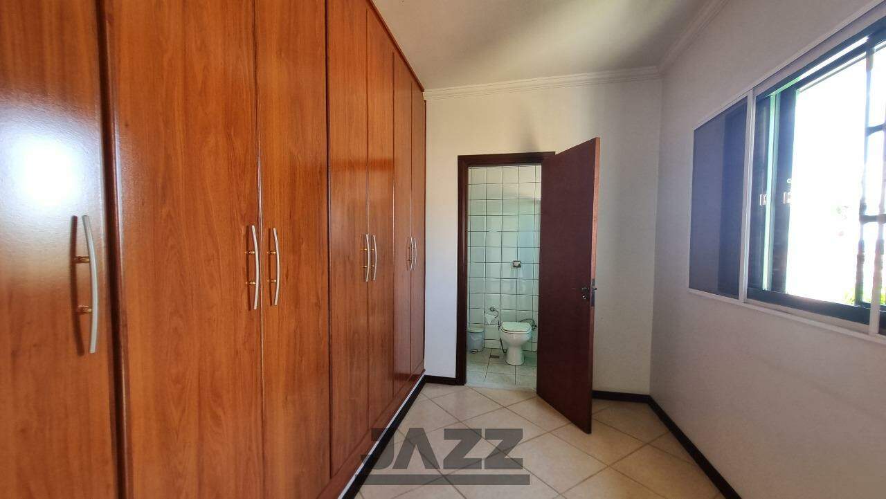 Casa para alugar com 4 quartos, 358m² - Foto 38