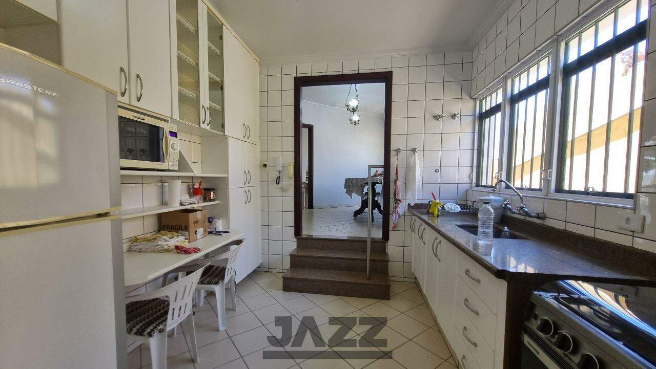 Casa para alugar com 4 quartos, 358m² - Foto 29