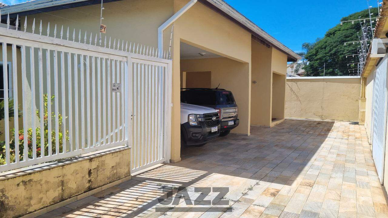 Casa para alugar com 4 quartos, 358m² - Foto 10