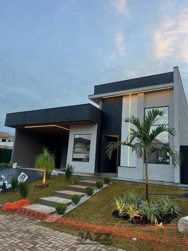 Casa de Condomínio à venda com 3 quartos, 214m² - Foto 1