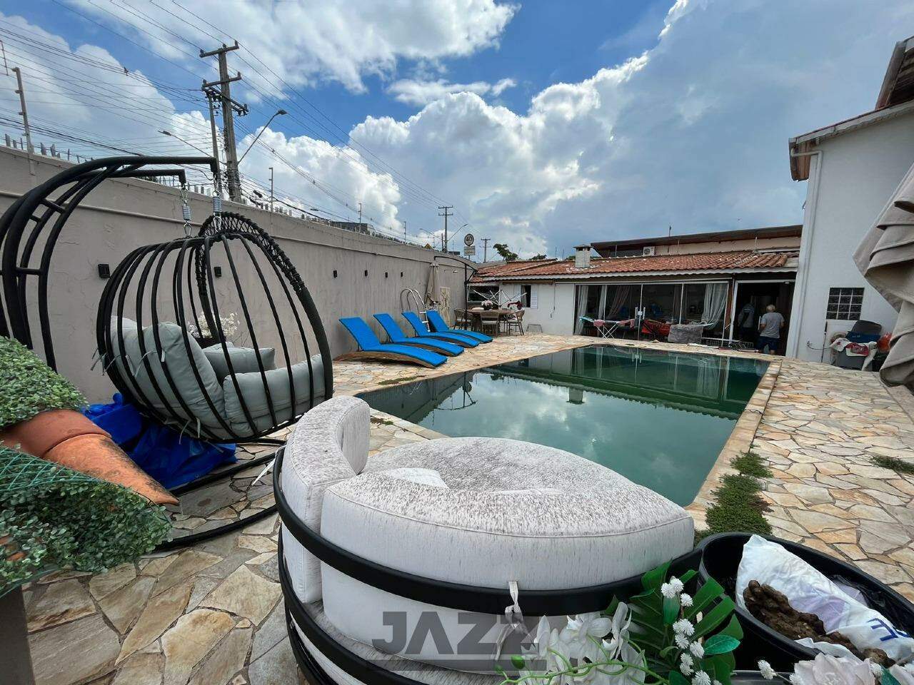 Casa à venda com 5 quartos, 290m² - Foto 1