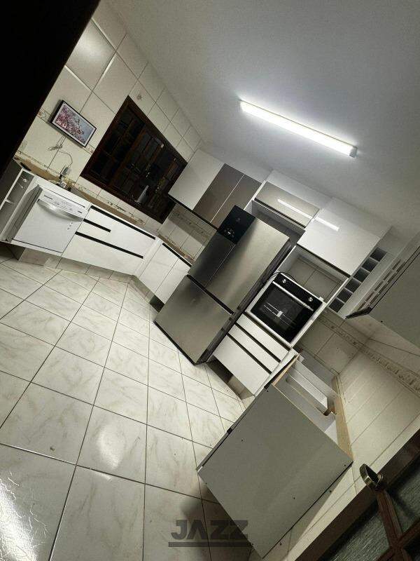 Casa à venda com 5 quartos, 290m² - Foto 9