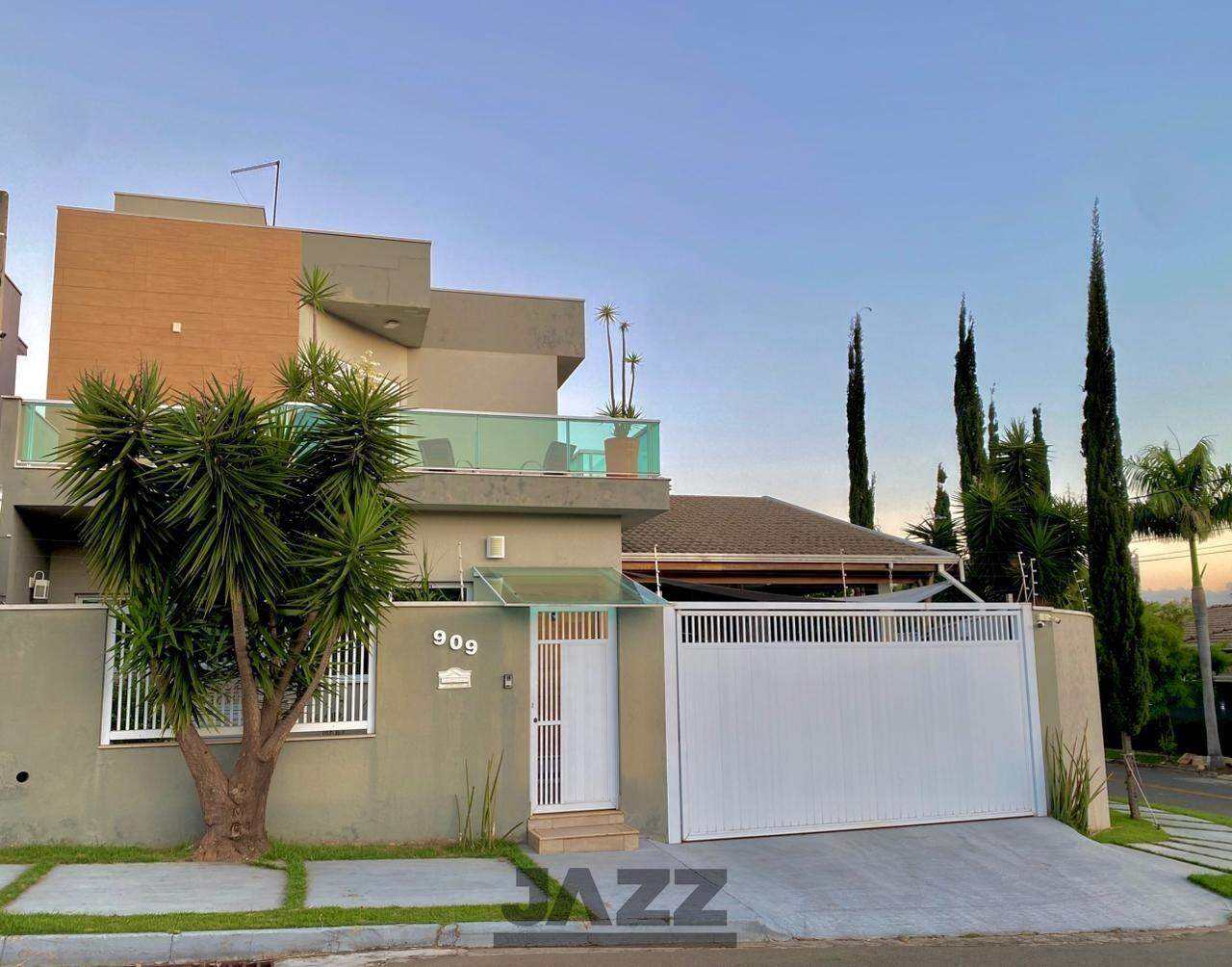 Casa, 4 quartos, 259 m² - Foto 1