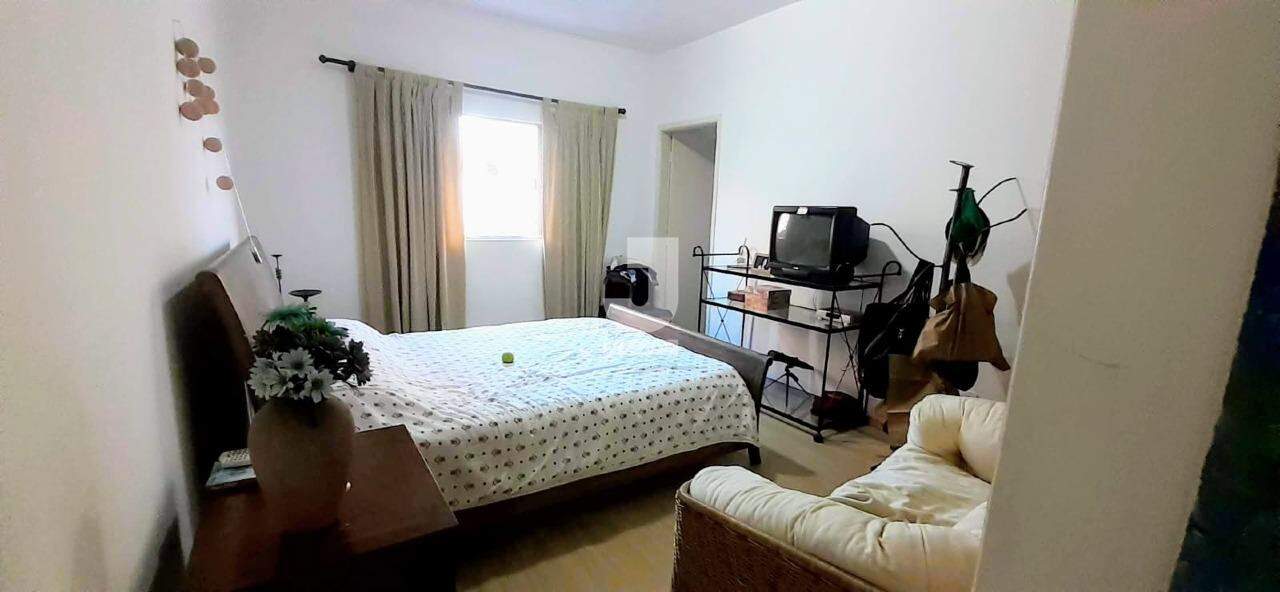 Apartamento para alugar com 4 quartos, 150m² - Foto 9