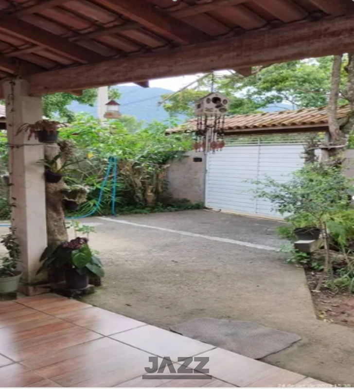 Casa à venda com 2 quartos, 80m² - Foto 2