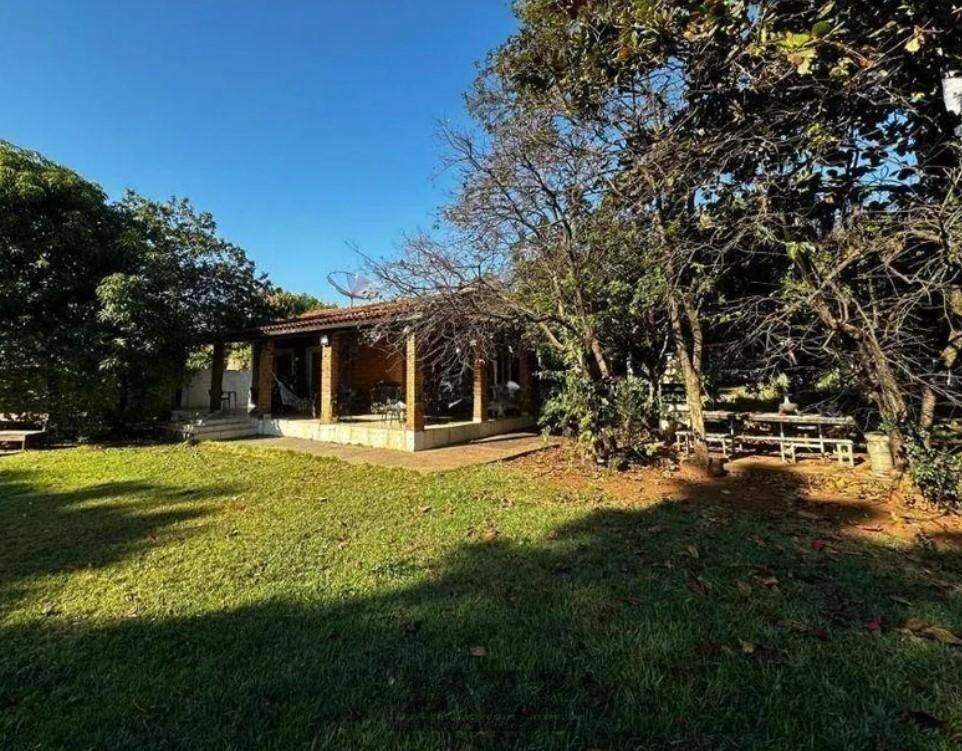 Terreno à venda com 3 quartos, 90m² - Foto 1